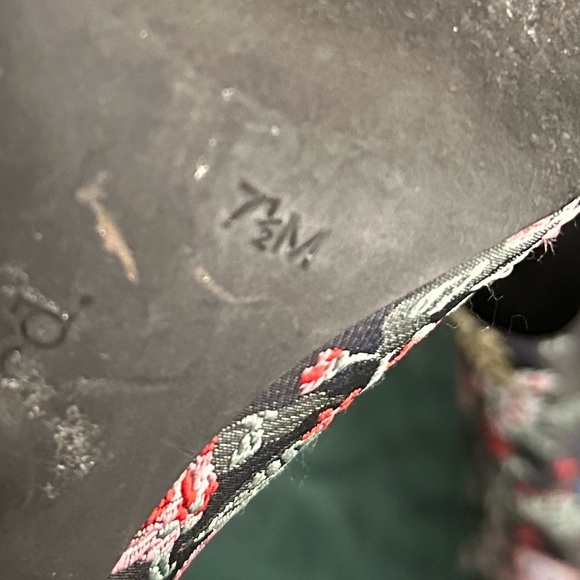 Floral embroidered boots - Picture 3 of 3